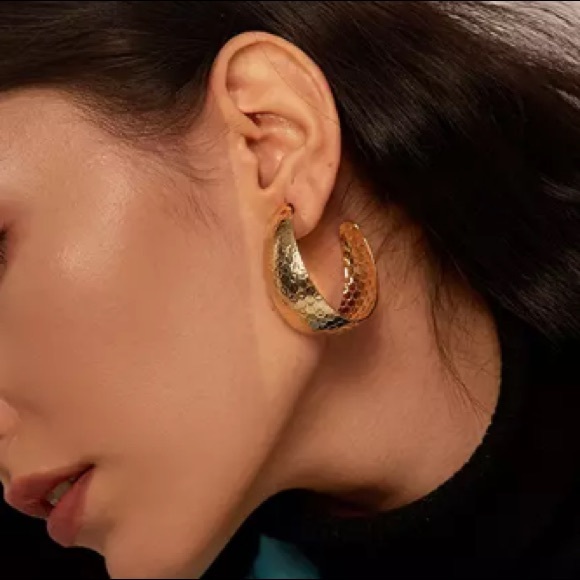 18K gold plated hoop texture earrings - Picture 2 of 7